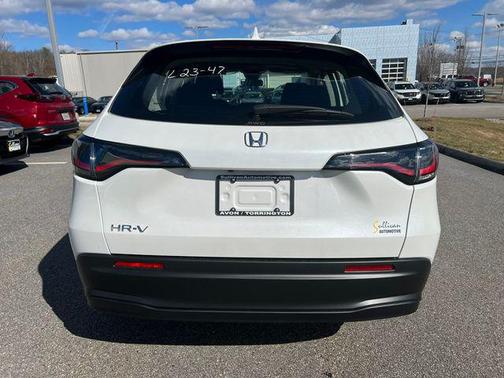 Platinum White Pearl 2026 Honda HR-V LX