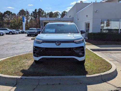 2026 Volkswagen Tiguan 2.0T SE R-Line Black 4MOTION