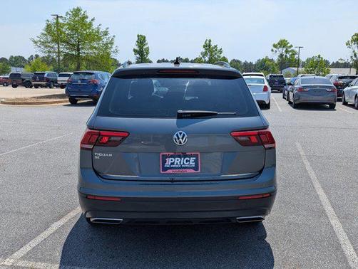 Platinum Gray Metallic 2019 Volkswagen Tiguan 2.0T SE