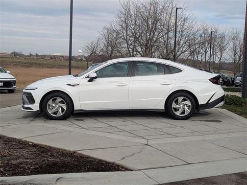 2025 Hyundai SONATA SE