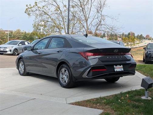 2024 Hyundai ELANTRA SE