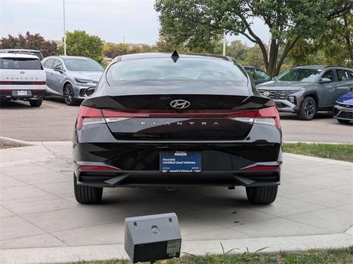 2023 Hyundai ELANTRA SEL