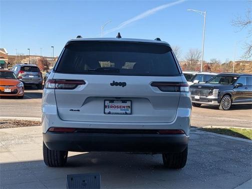 2023 Jeep Grand Cherokee L Laredo