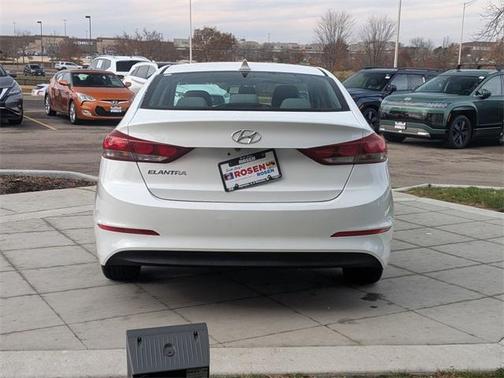 2017 Hyundai ELANTRA SE