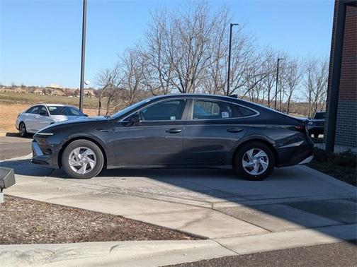 2025 Hyundai SONATA SE