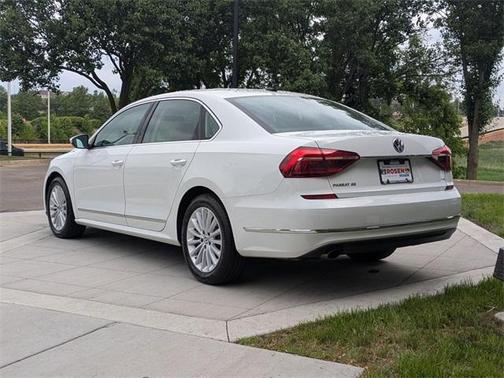 2017 Volkswagen Passat 1.8T SE
