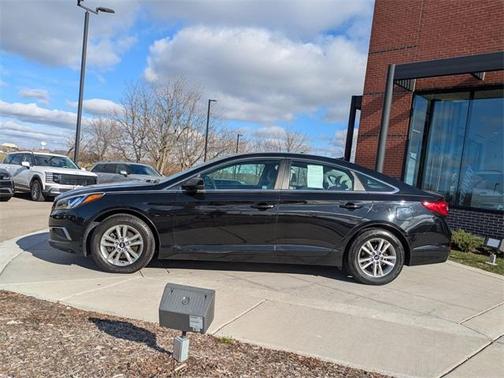 2017 Hyundai SONATA SE