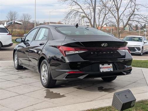 2022 Hyundai ELANTRA SE