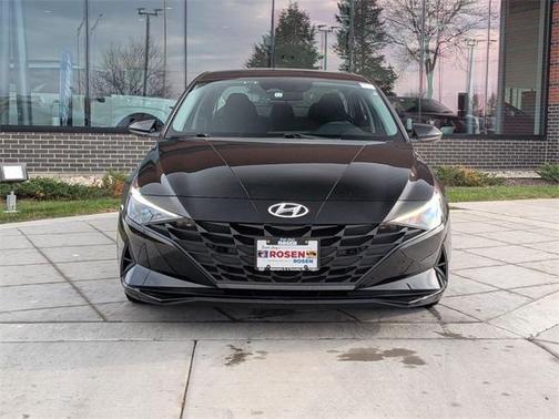 2022 Hyundai ELANTRA SE