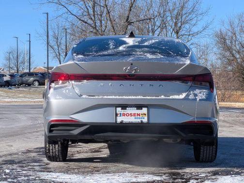 2022 Hyundai ELANTRA SEL