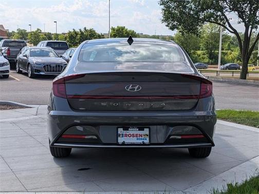 2022 Hyundai SONATA SE