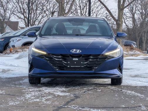 2023 Hyundai ELANTRA SE