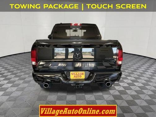 Brilliant Black Crystal Pearlcoat 2016 RAM 1500 Sport
