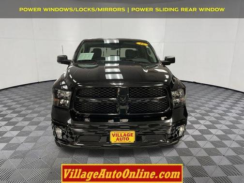 Brilliant Black Crystal Pearlcoat 2018 RAM 1500 Big Horn