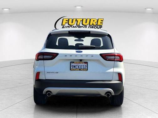 Oxford White 2024 Ford Escape Active