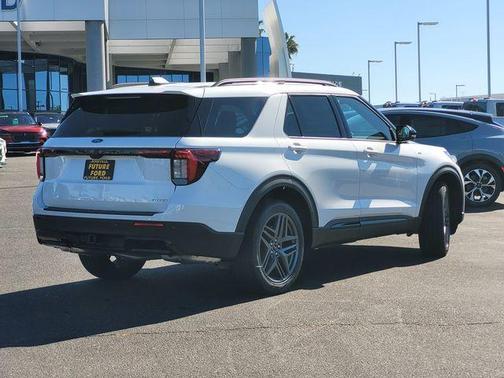 Star White 2026 Ford Explorer ST-Line