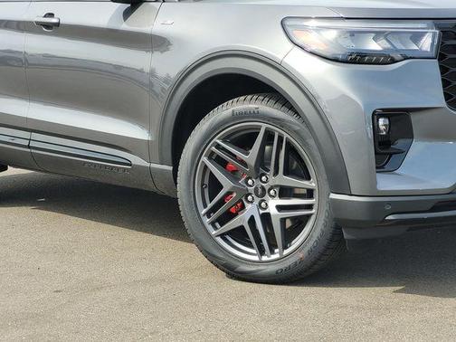 Carbonized Gray Metallic 2026 Ford Explorer ST-Line