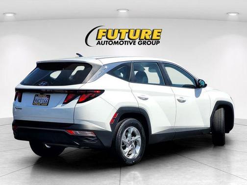 2023 Hyundai TUCSON SE