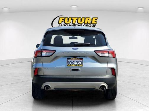 Silver Metallic 2022 Ford Escape SE