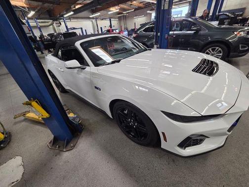 Oxford White 2025 Ford Mustang GT Premium