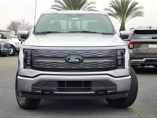 2025 Ford F-150 Lightning LARIAT