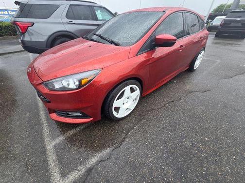 Chili Pepper Red 2018 Ford Focus ST Base