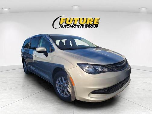 2022 Chrysler Voyager LX