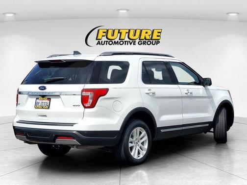 Oxford White 2019 Ford Explorer XLT