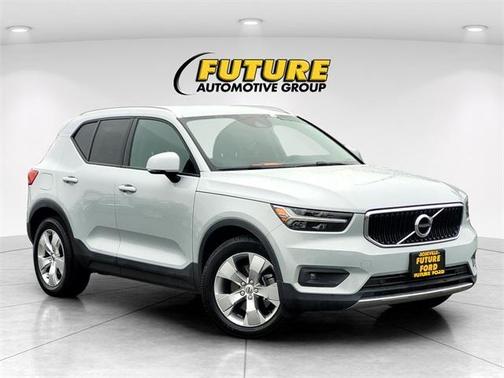 2021 Volvo XC40 T5 Momentum