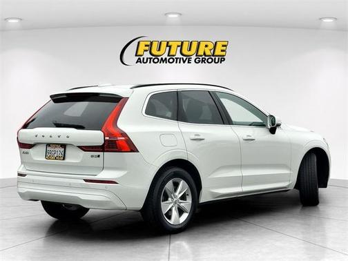 2022 Volvo XC60 B5 Momentum
