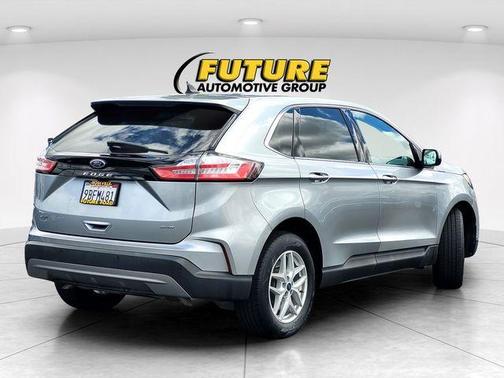 Silver Metallic 2022 Ford Edge SEL
