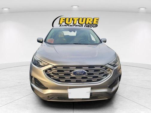 Silver Metallic 2022 Ford Edge SEL