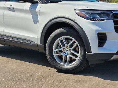 Oxford White 2026 Ford Explorer Active