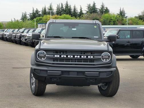 Carbonized Gray Metallic 2026 Ford Bronco Big Bend