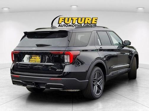 Black Metallic 2026 Ford Explorer ST-Line