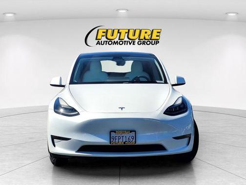 Pearl White Multi 2023 Tesla Model Y Long Range