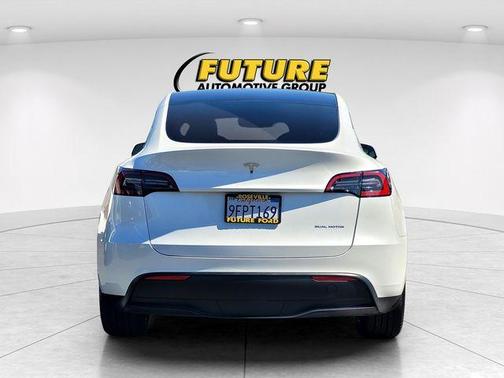 Pearl White Multi 2023 Tesla Model Y Long Range