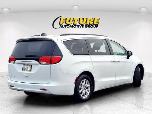 2021 Chrysler Voyager LXI