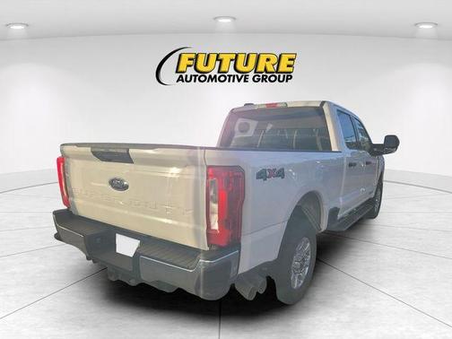 Oxford White 2024 Ford F-250 XLT