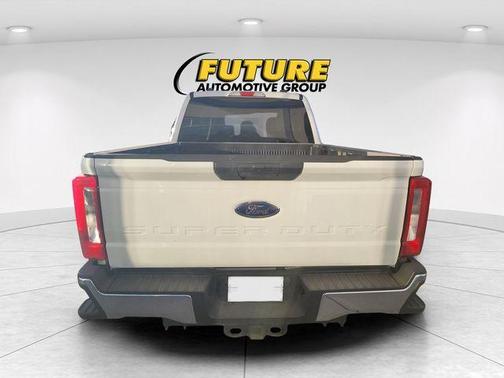 Oxford White 2024 Ford F-250 XLT
