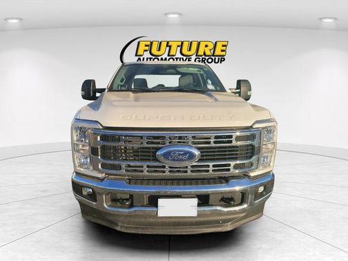 Oxford White 2024 Ford F-250 XLT