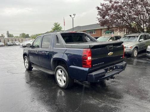 Blue 2009 Chevrolet Avalanche 1500 LT