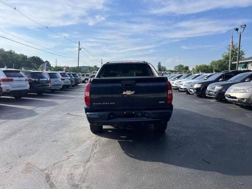 Blue 2009 Chevrolet Avalanche 1500 LT