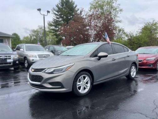 Tan 2018 Chevrolet Cruze LT