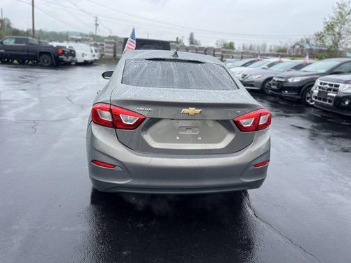 Tan 2018 Chevrolet Cruze LT