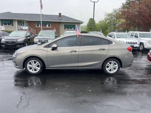 Tan 2018 Chevrolet Cruze LT