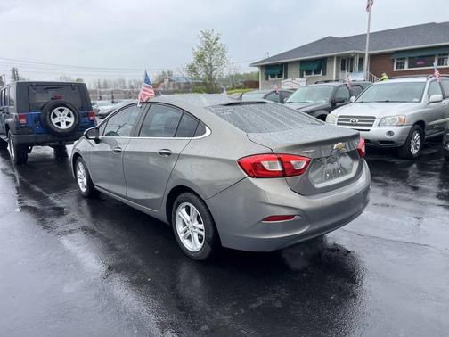 Tan 2018 Chevrolet Cruze LT