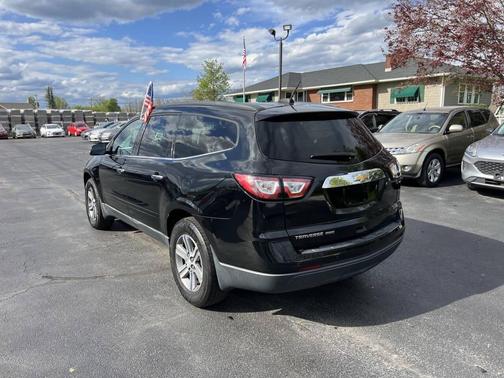 Mosaic Black Metallic 2017 Chevrolet Traverse 1LT