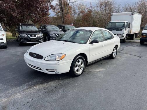 2004 Ford Taurus SE