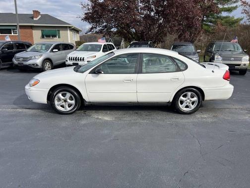 2004 Ford Taurus SE